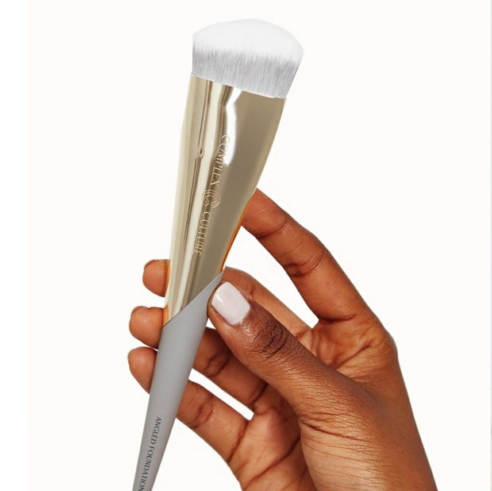 Angled foundation brush